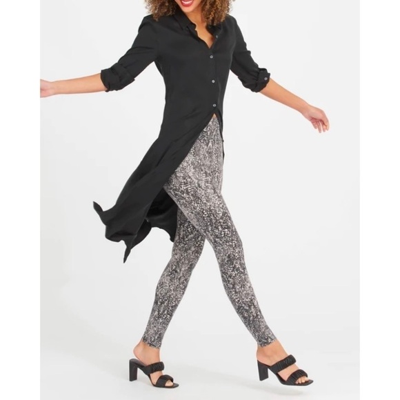 Spanx NEW‎ Faux Leather Snake Shine High Rise Contouring Leggings - Picture 2 of 7